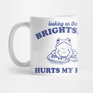 Looking On The Brightside Hurts My Eyes Retro T-Shirt, Funny Frog T-shirt, Sarcastic Sayings Shirt, Vintage 90s Gag Unisex Mug